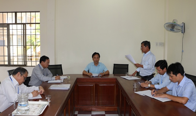 Phó Chủ tịch UBND tỉnh Lại Xuân Lâm kiểm tra công tác chuẩn bị thi tại các điểm thi trên địa bàn thành phố Kon Tum (Nguồn Cổng thông tin điện tử tỉnh)
