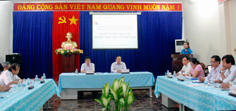 Đồng chí Nguyễn Hữu Tháp – Phó Chủ tịch UBND tỉnh làm việc với ngành GD&ĐT