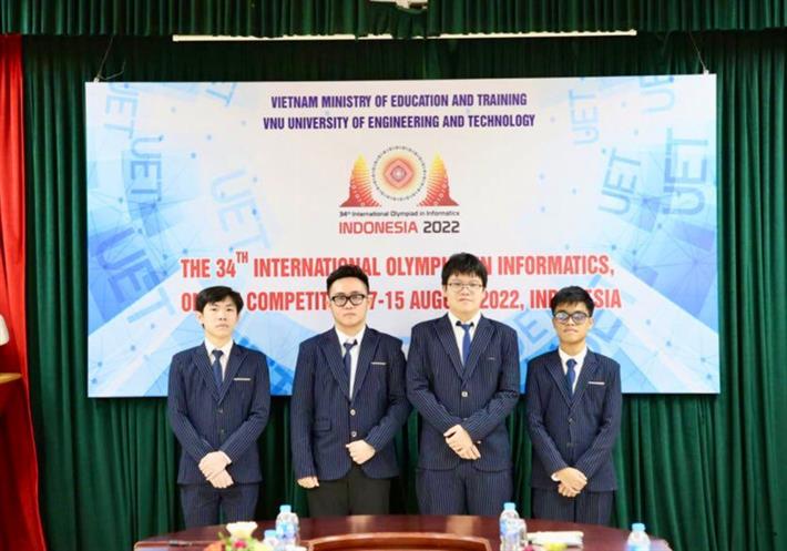 Bốn em đội tuyển IOI 2022, từ trái sang: Em Lê Hữu Nghĩa; em Trương Văn Quốc Bảo; em Dương Minh Khôi; em Trần Xuân Bách. Ảnh nguồn Bộ GD-ĐT