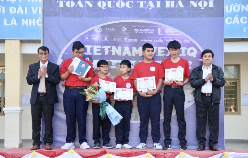 Lần đầu tiên học sinh Kon Tum được chọn thi đấu Robotics online quốc tế ảnh 1