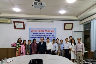 GS TS Phùng Xuân Nhạ thăm và làm việc với Sở GD