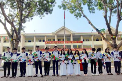 Tuyên dương, khen thưởng học sinh đoạt Giải trong trong Kỳ thi học sinh giỏi  Quốc gia năm 2023 và Giáo viên đoạt Giải tại Diễn đàn “Đổi mới sáng tạo Giáo dục Việt Nam trên nền tảng công nghệ thông tin năm 2022-2023”