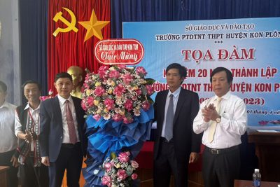 Lãnh đạo Sở GDĐT thăm, chúc mừng nhân kỷ niệm 20 ngày thành lập Trường PT DTNT Kon Plông