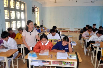 Đồng chí Phó Chủ tịch UBND tỉnh Trần Thị Nga kiểm tra công tác chuẩn bị thi tốt nghiệp THPT tại Kon Plông