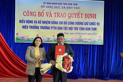 Lễ công bố và trao Quyết định điều động và bổ nhiệm Hiệu trưởng Trường  Phổ thông trung học DTNT tỉnh Kon Tum