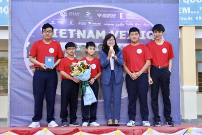Lần đầu tiên học sinh Kon Tum tham gia giải vô địch Robotics toàn quốc và xuất sắc được chọn đi thi đấu online quốc tế vào tháng 3/2023.