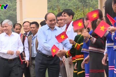 Thủ tướng Nguyễn Xuân Phúc dự lễ khai giảng năm học mới tại Kon Tum