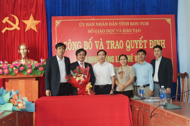 Công bố và trao Quyết định điều động, bổ nhiệm Phó Hiệu trưởng Trường Phổ thông DTNT THPT huyện Kon Plông