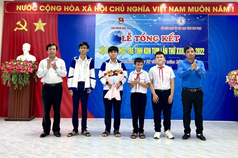 31 thí sinh đoạt giải trong Hội thi Tin học trẻ tỉnh Kon Tum