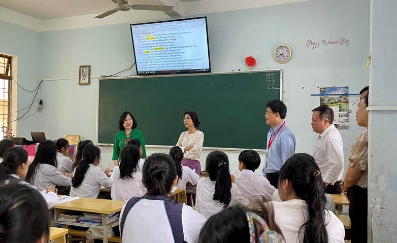 Thứ trưởng Bộ Giáo dục và Đào tạo Ngô Thị Minh, kiểm tra công tác chuẩn bị, tổ chức Kỳ thi tốt nghiệp THPT năm 2023 tại tỉnh Kon Tum