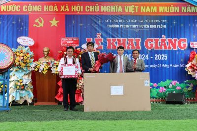 Phó Bí thư Tỉnh ủy U Huấn dự Lễ khai giảng năm học mới tại huyện Kon Plông